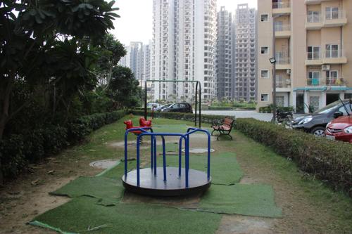 Children's play area homes-phase-2-tower-n-&-o Children's play area
