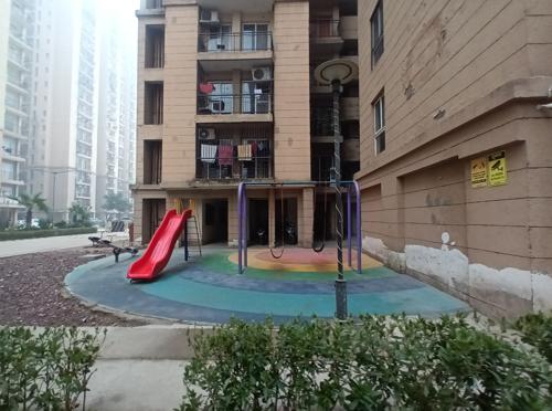  city-apartment-ghaziabad Children's play area