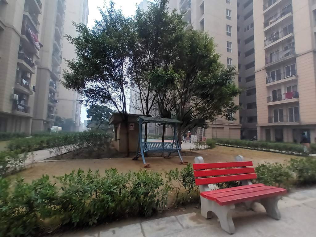  city apartment ghaziabad Senior Citizen Sitout