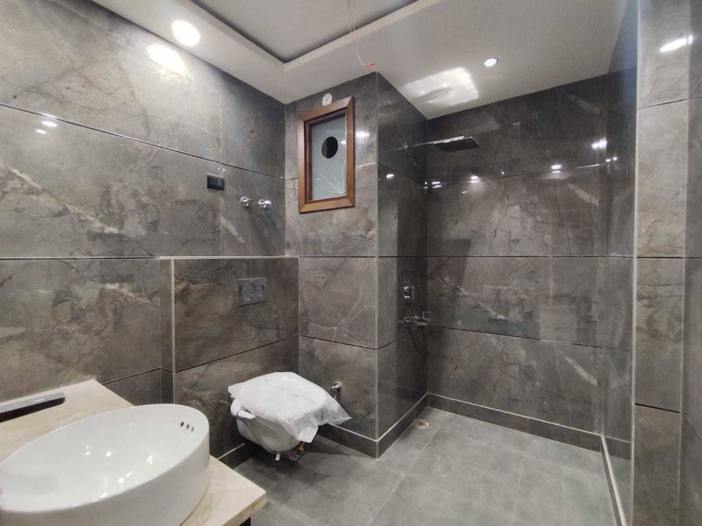punjabi bagh luxury homes Bathroom