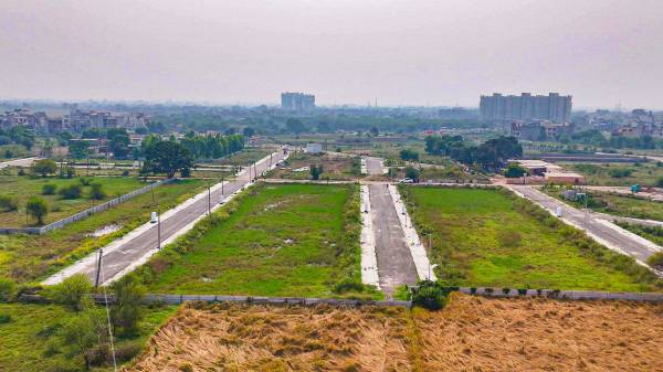  one-city-hamlet Plot