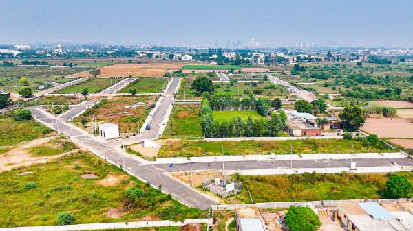  one-city-hamlet Plot