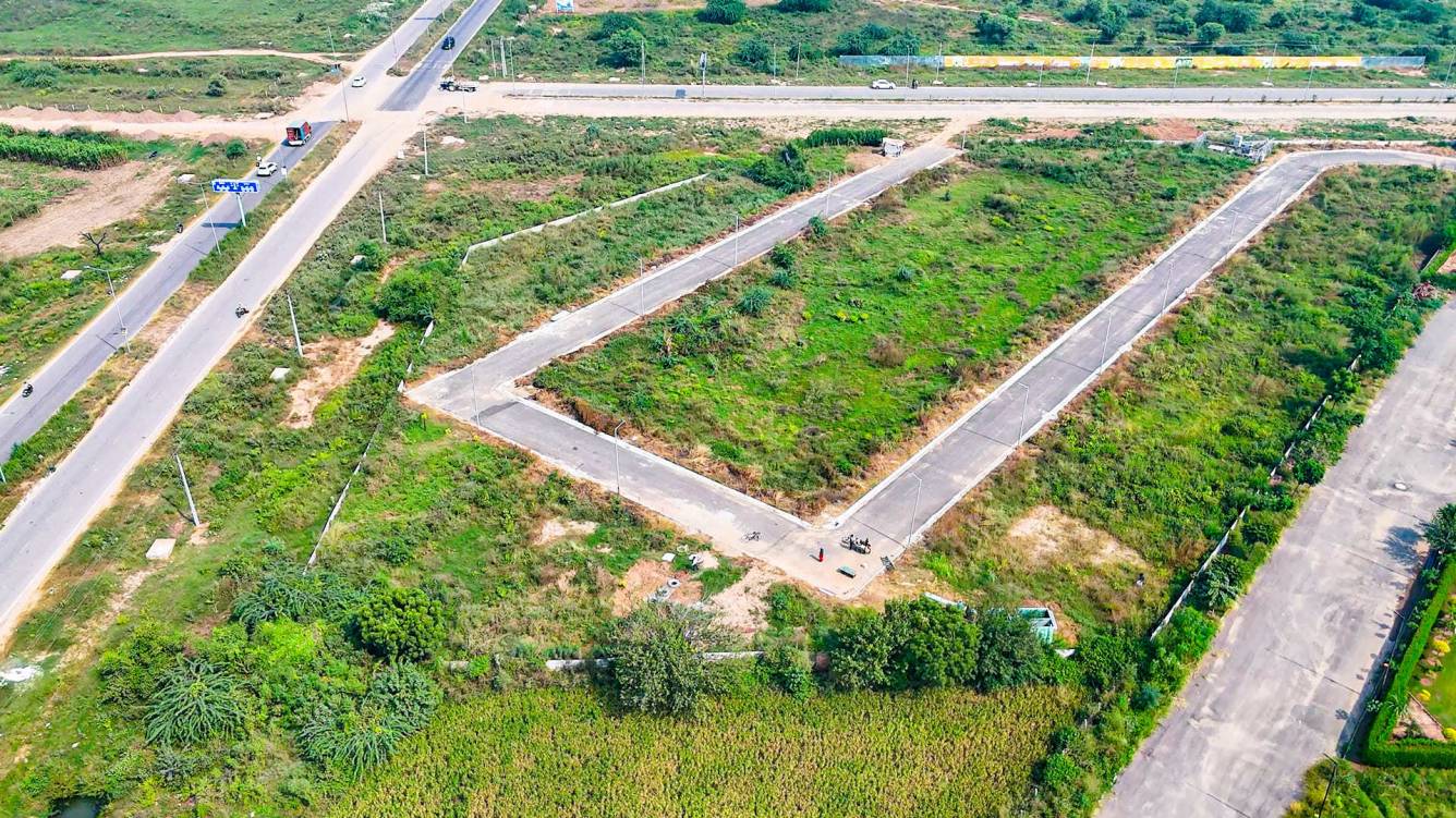  one city hamlet Plot