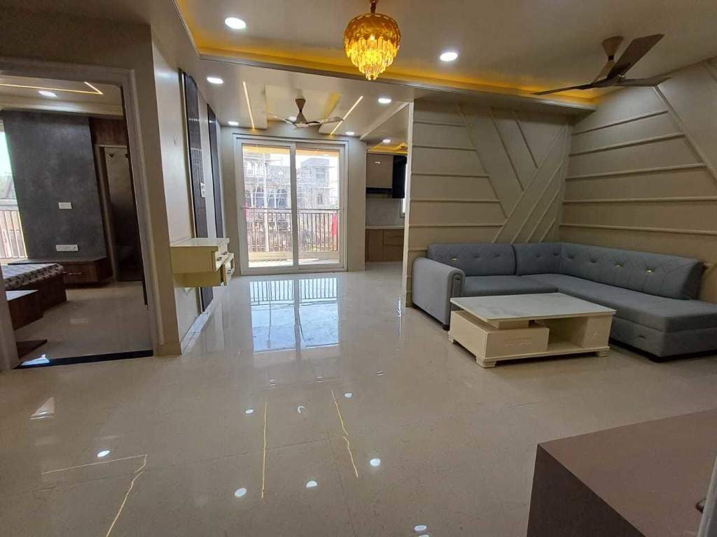  royal crysta i Living Area