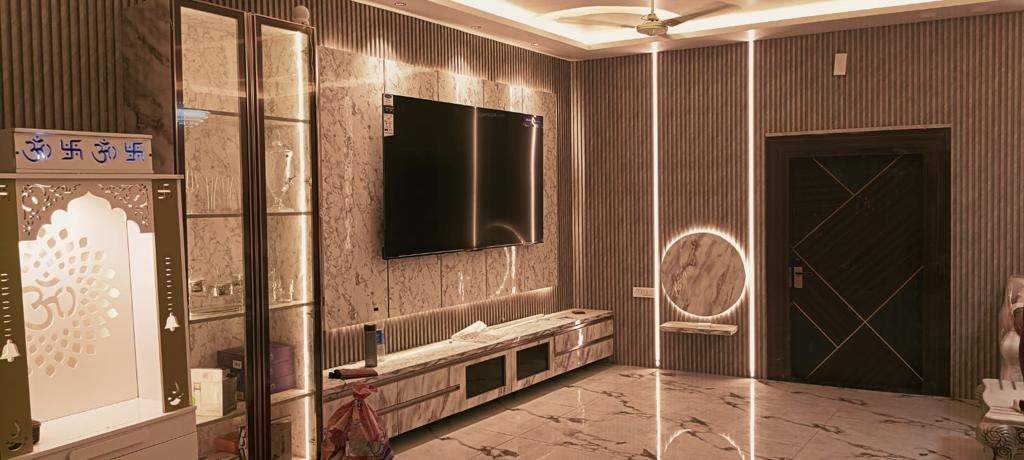  luxury floors 1 Living Area