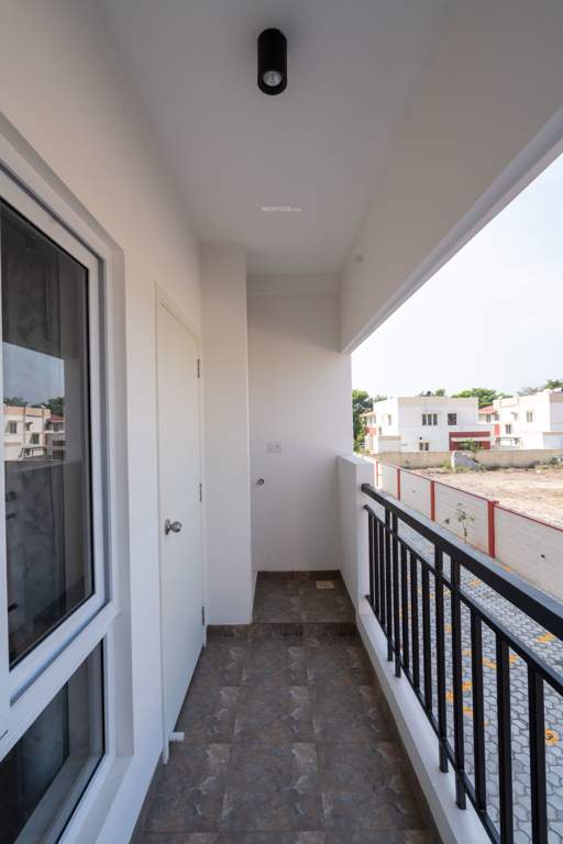  urban village Balcony