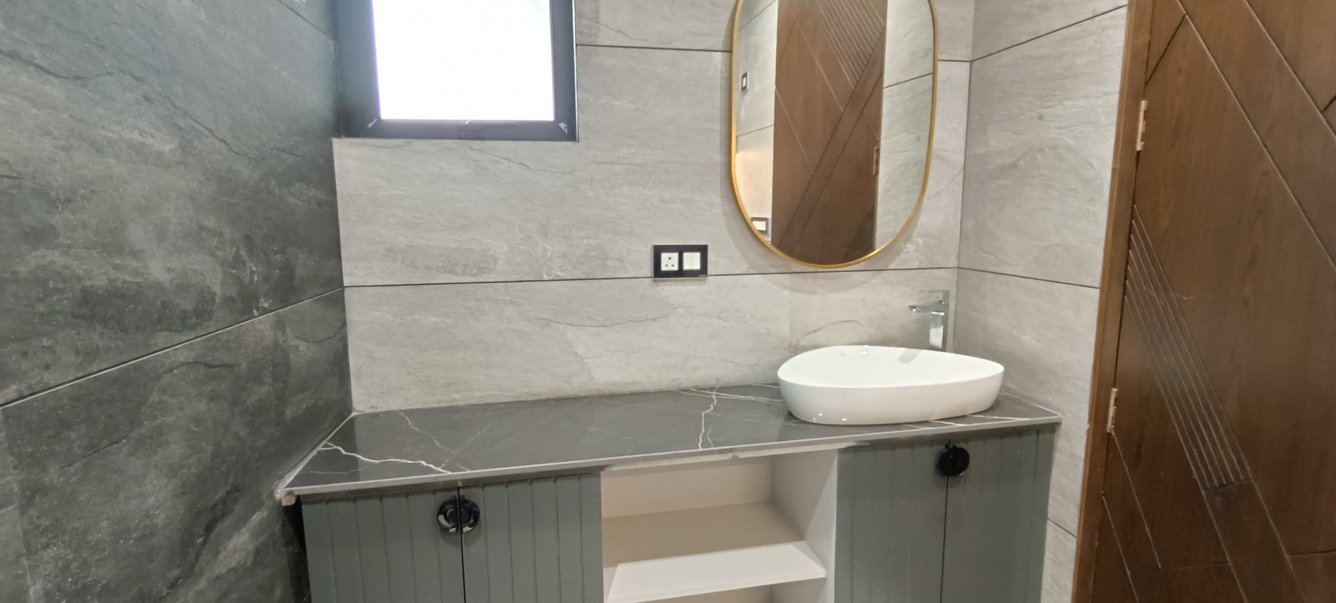 independent floors Bathroom