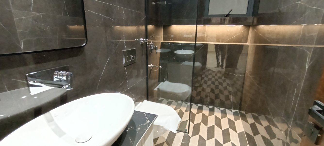 independent floors Bathroom