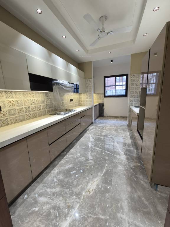  ultra luxury builder floors Kitchen
