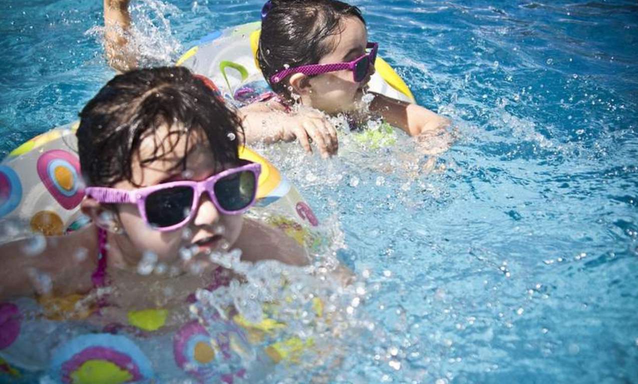 towers i and j r g luxury homes Swimming Pool