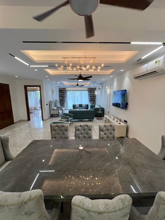  luxury floors Dining Area