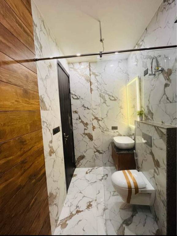  luxury floors Bathroom