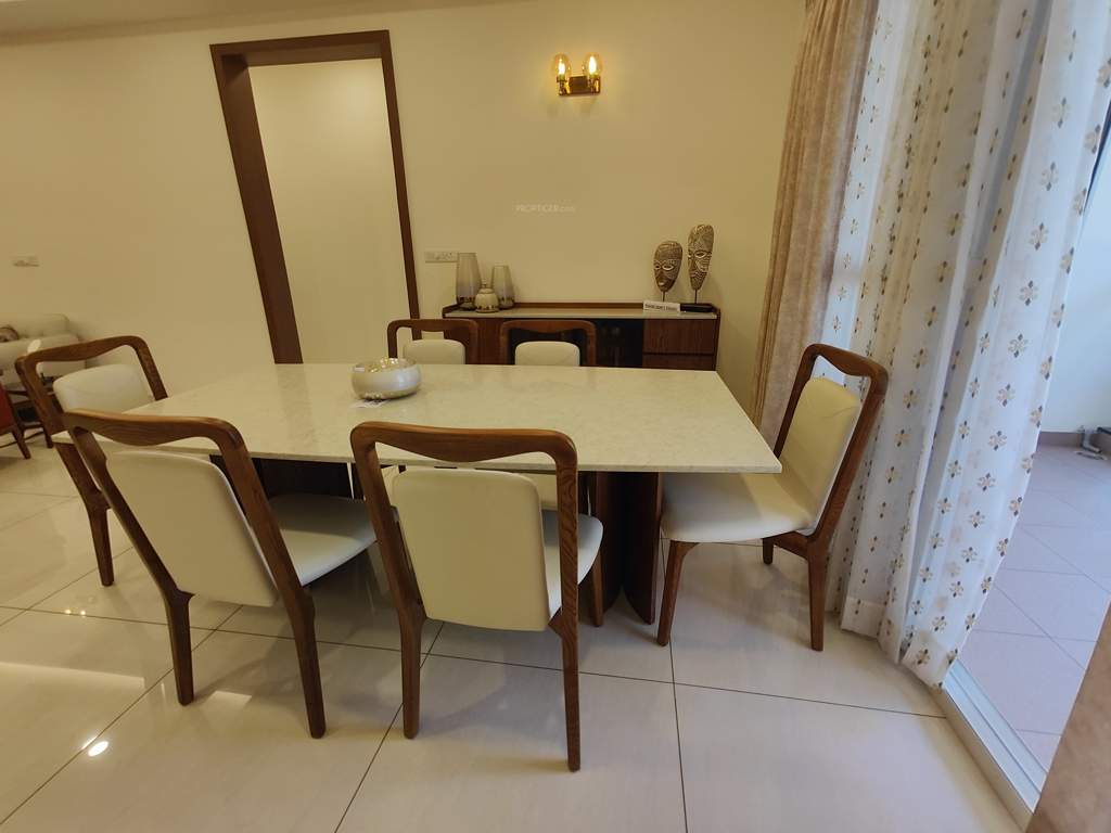  urban lake springs Dining Area