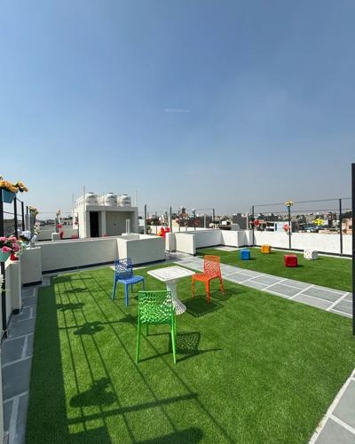  dpx-lavish-homes Terrace Garden