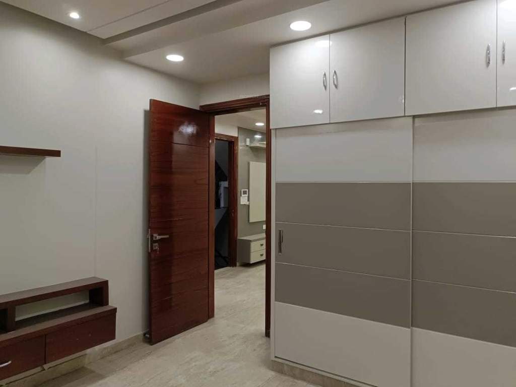  j r luxury floors Bedroom