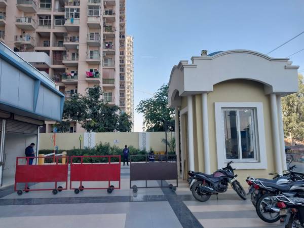 amenities of Alpine AIG Royal Phase 2