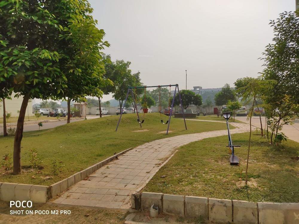  celebrity meadows tower n Children's play area