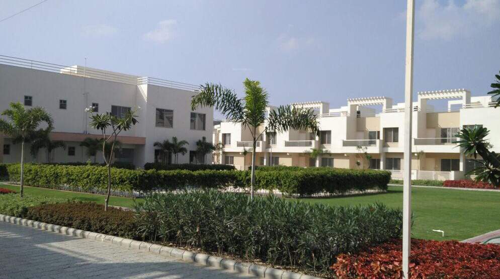 pebble bay phase v Landscaped Gardens