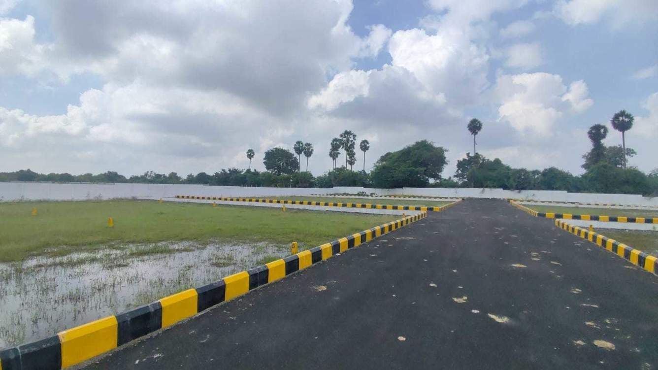  capital city Plot