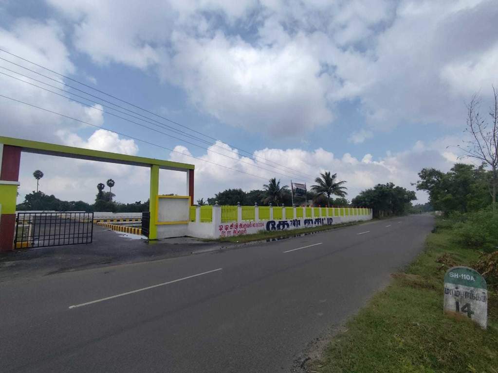  capital city Plot