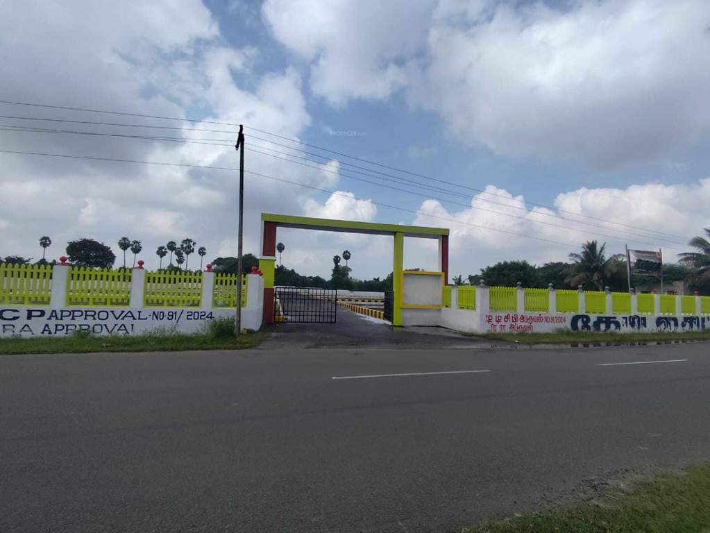  capital city Plot