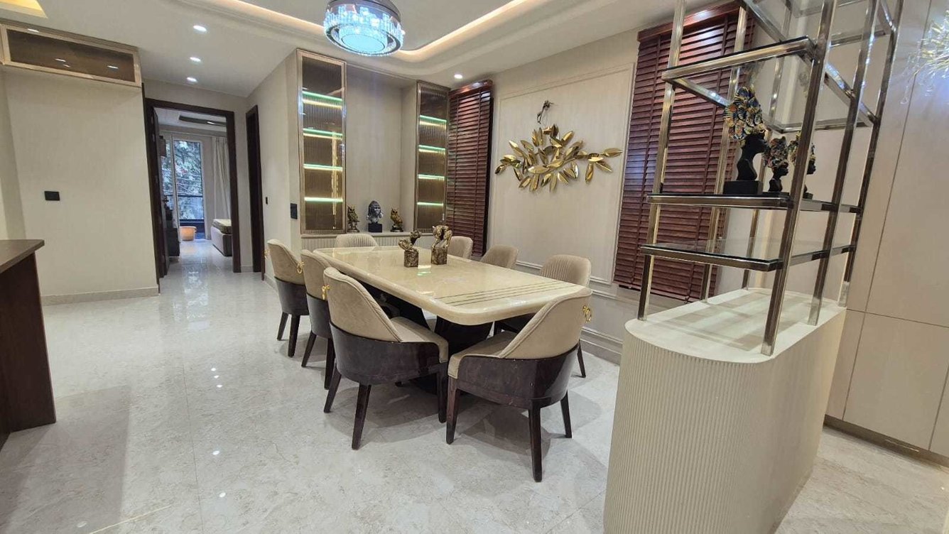 super luxurious floors Dining Area