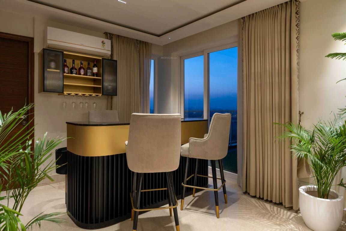  falcon view tower t Dining Area