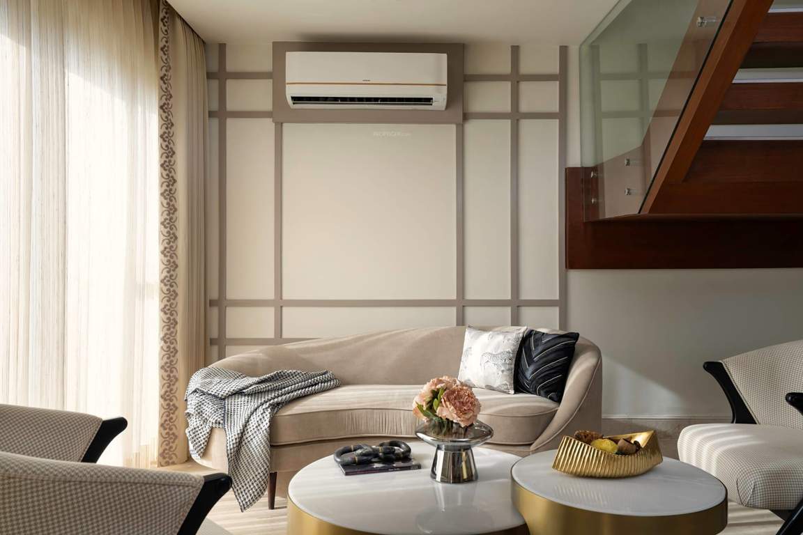  falcon view tower t Living Area