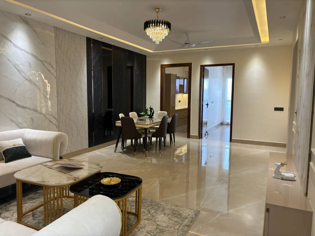  ultra luxury builder floor Dining Area