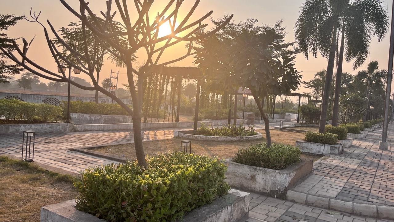 royale avenue Jogging Track