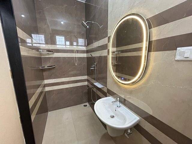  eminent 90 degree Bathroom