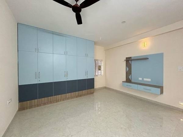  eminent-90-degree Bedroom