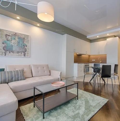  16-lakaki Living Area