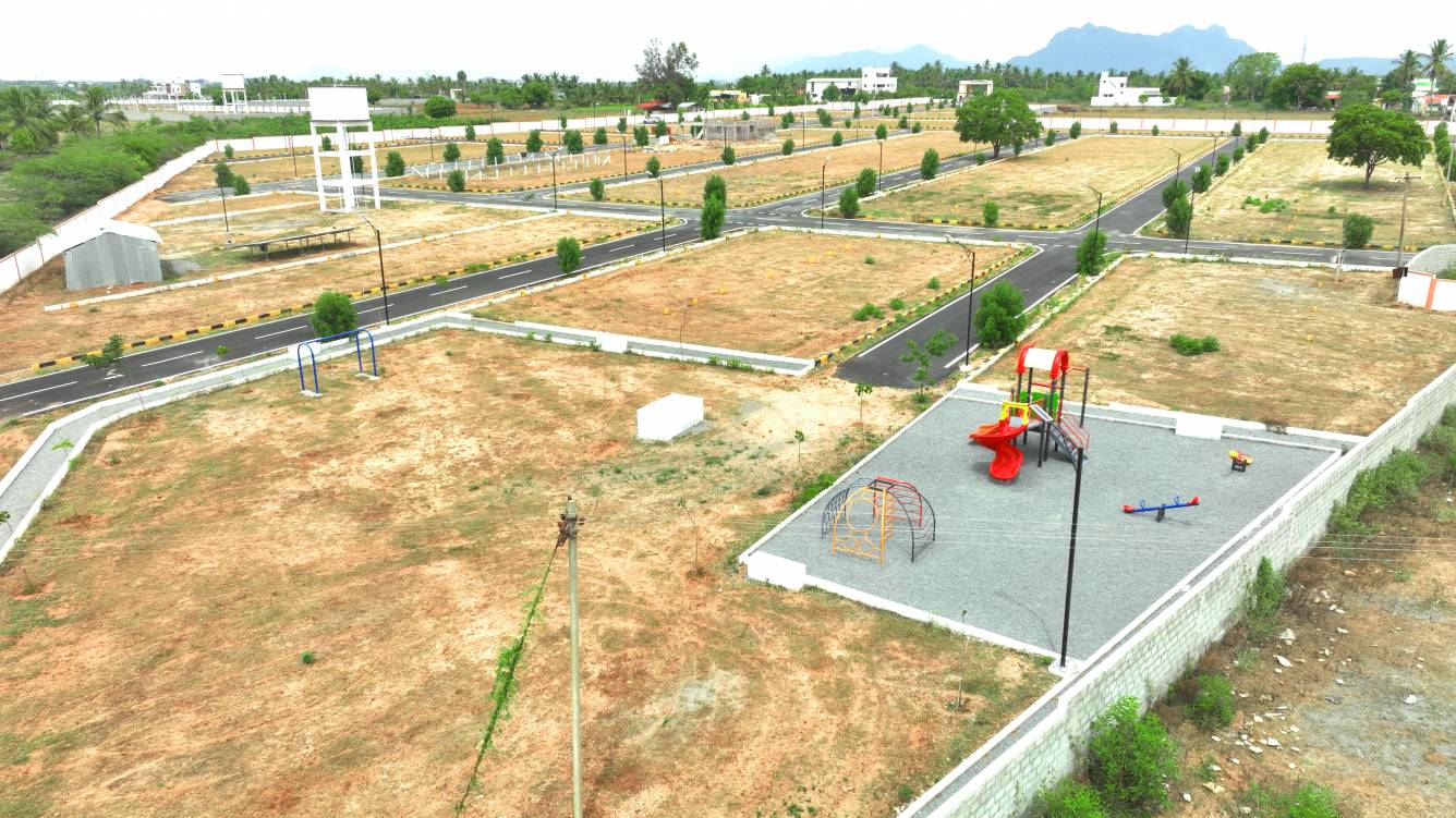 classic avenue phase i Plot