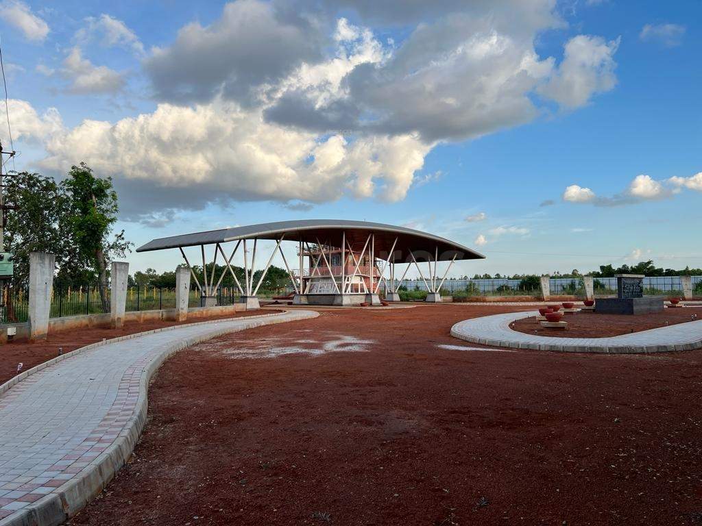  silver kites elite Plot