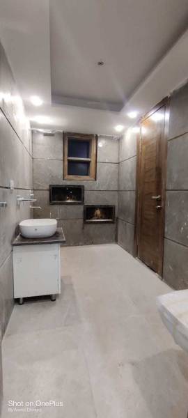  platinum-floors Bathroom