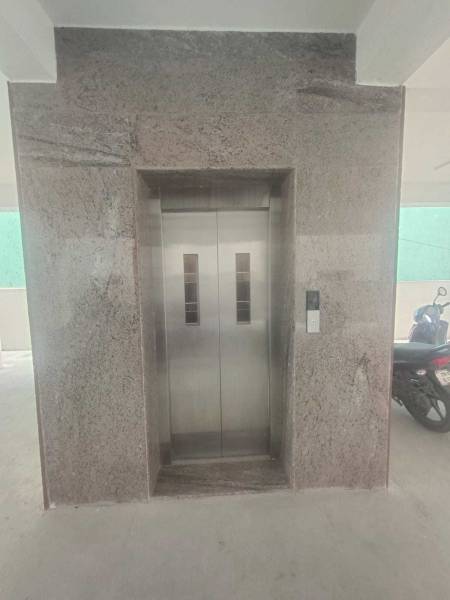  golden-tower Lift(s)