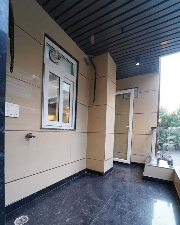  metro walk apartment Balcony