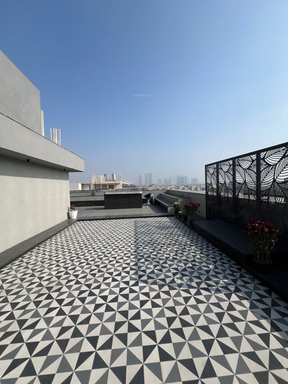  luxury floor 5 Terrace Garden