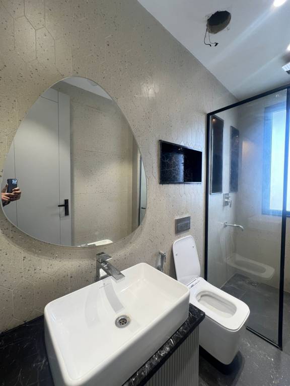  luxury floor 5 Bathroom