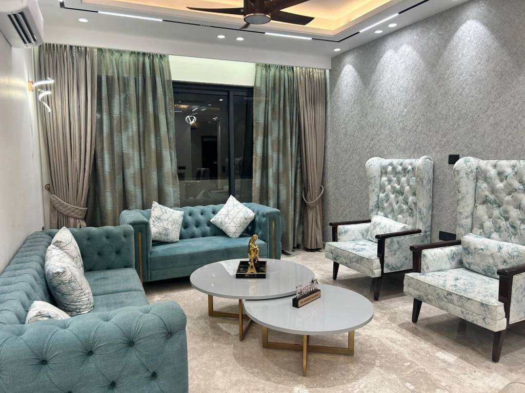  luxury floor 5 Living Area