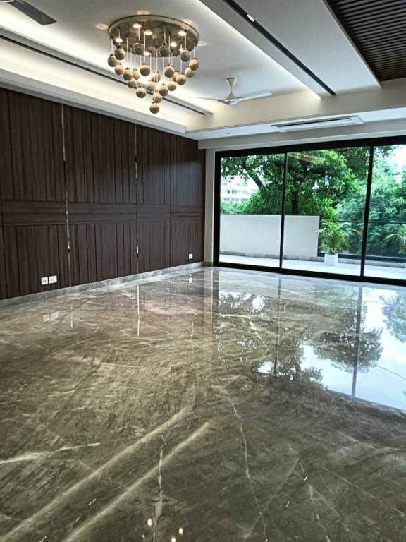  luxury floor 5 Living Area