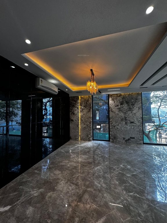  luxury floor 5 Living Area