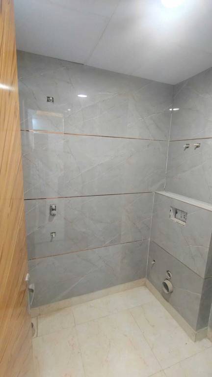 gold avenue Bathroom