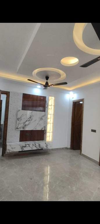 gold avenue Living Area