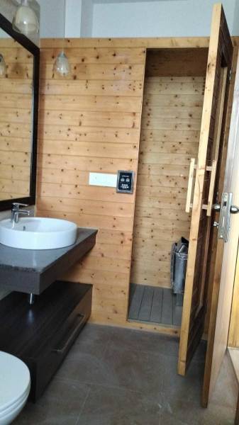  mayfield-garden Bathroom