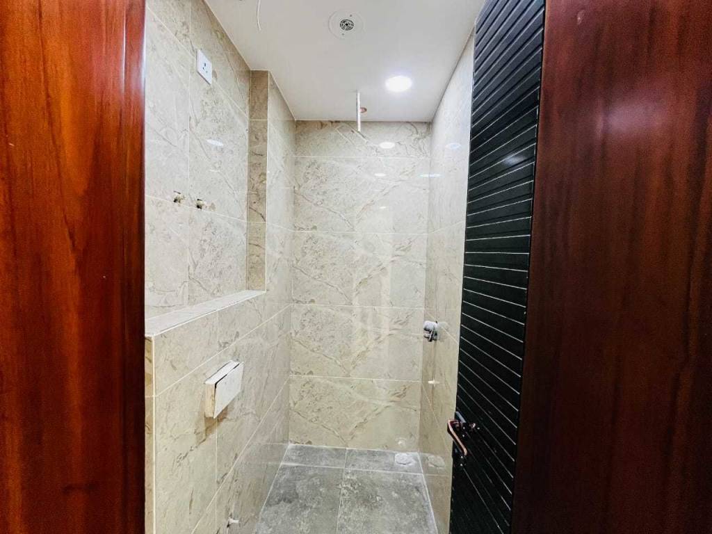  new builders floors Bathroom