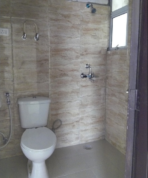  le garden tower a b and c Bathroom