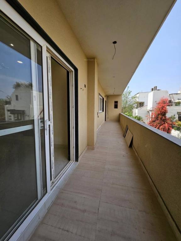  titanium floors Lobby