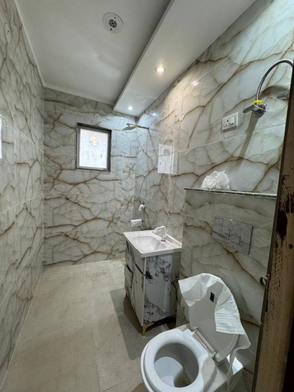  gold floors Bathroom